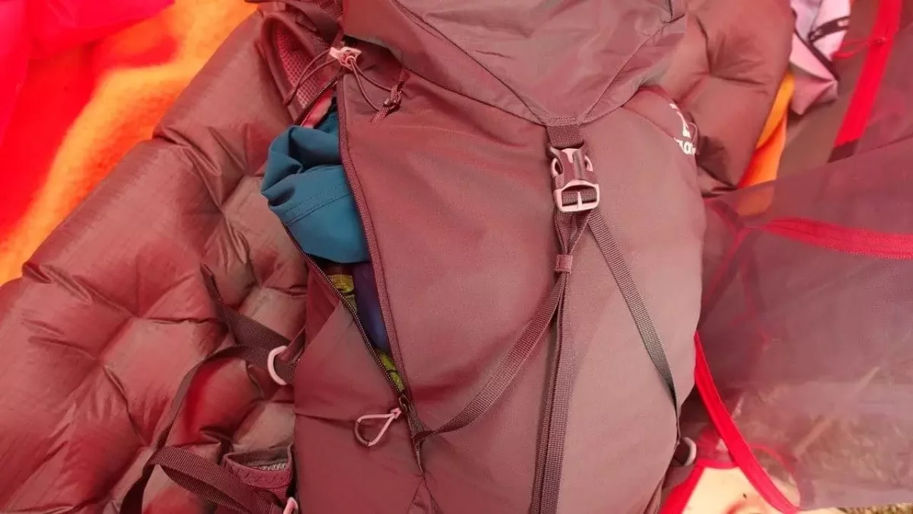 サロモン バックパック OUT NIGHT 30+5 収納力