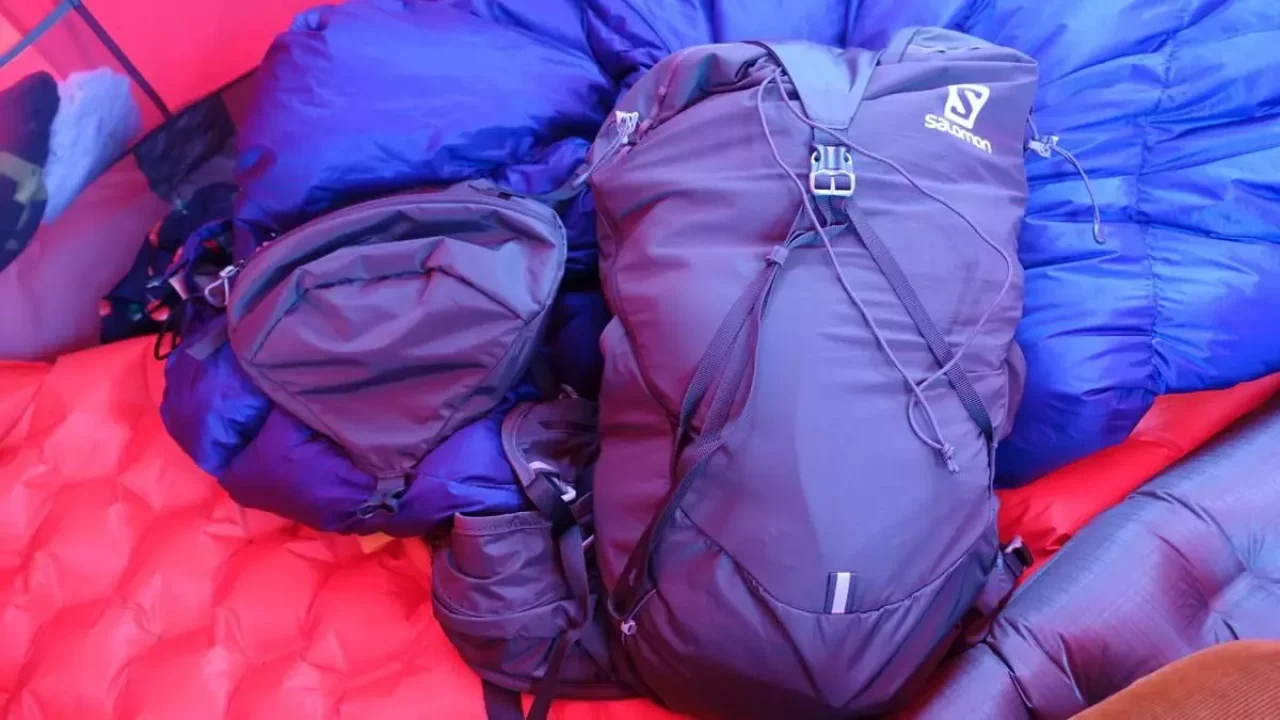 サロモン バックパック OUT NIGHT 30+5 コンプレッション