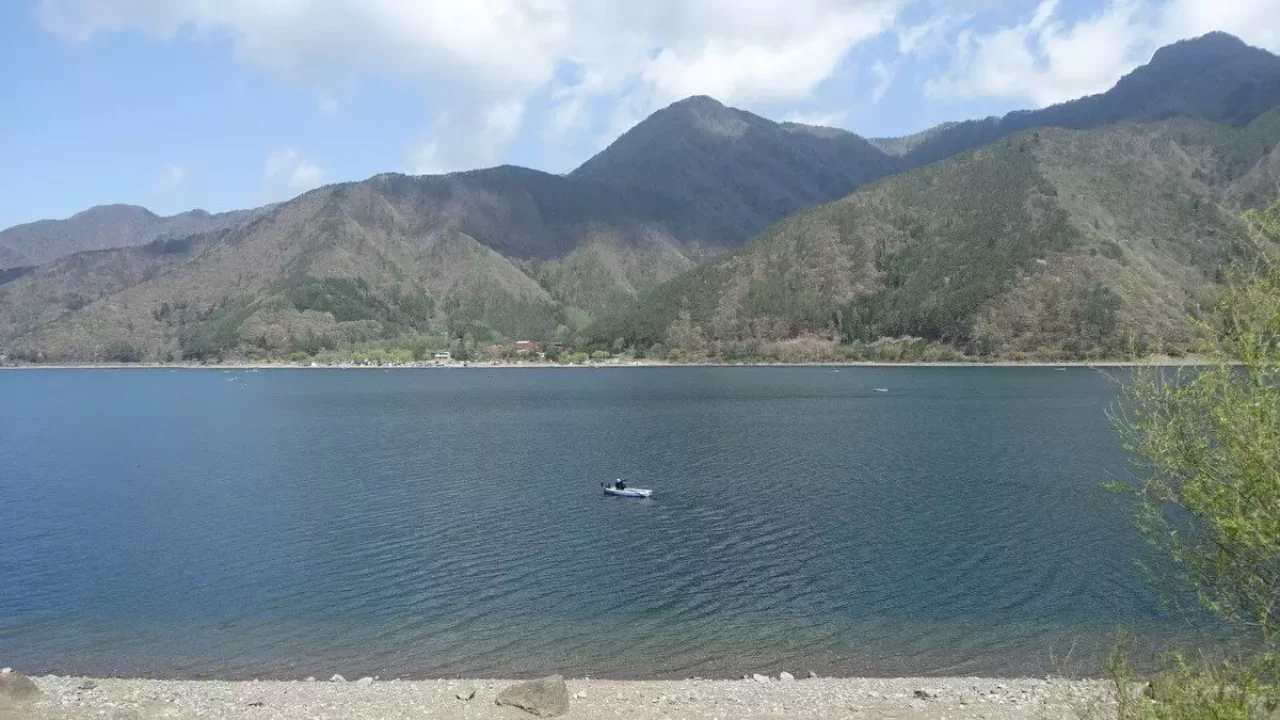 富士 西湖で楽しめるカヌー体験