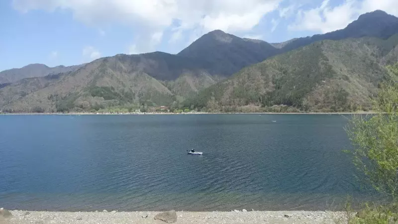 富士 西湖で楽しめるカヌー体験