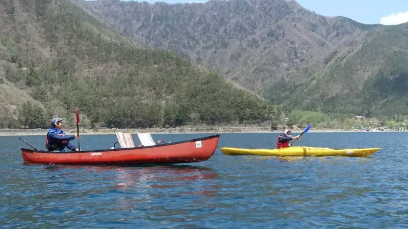 富士 西湖で楽しめるカヌー体験