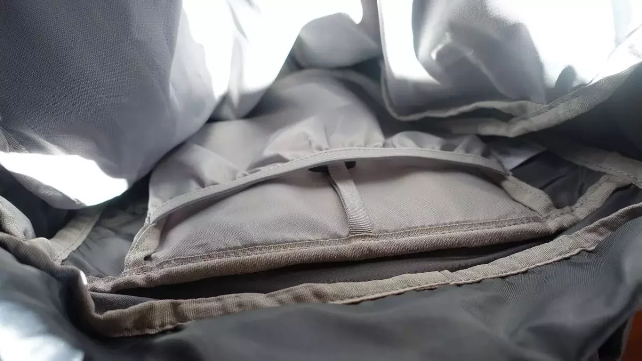 サロモン バックパック OUT NIGHT 30+5 コンプレッション