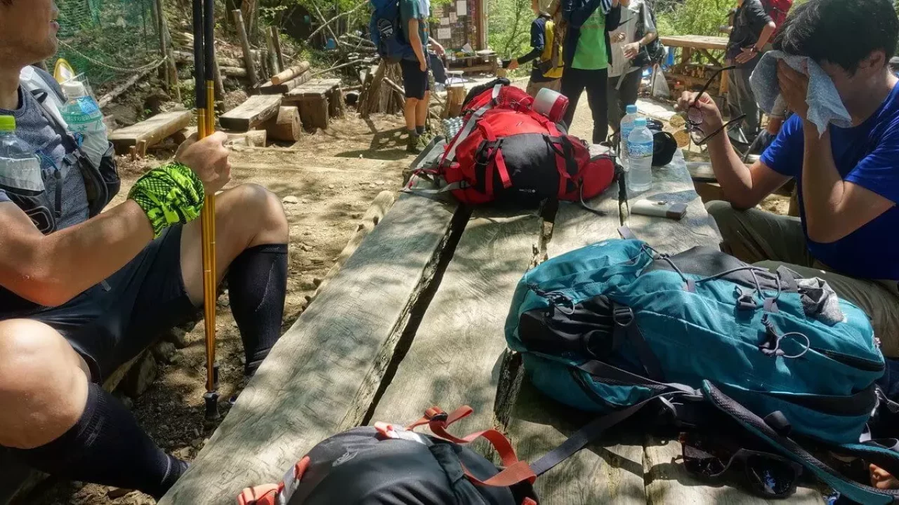 塔ノ岳 堀山の家の休憩場