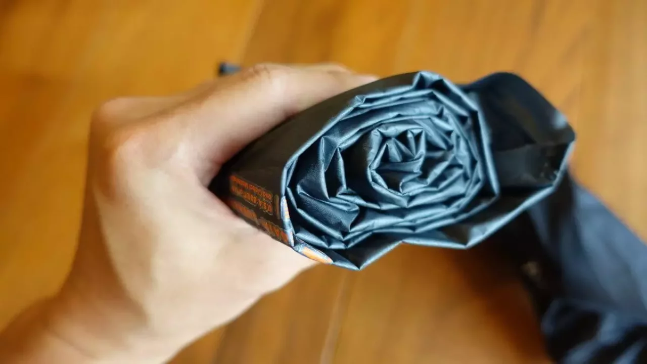 サーマレスト ネオエアーウーバーライト 畳んだサイズ