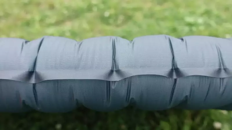 サーマレスト ネオエアーウーバーライト 厚み