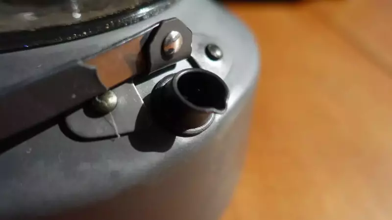 MSRアルミ製ティーポットの注ぎ口