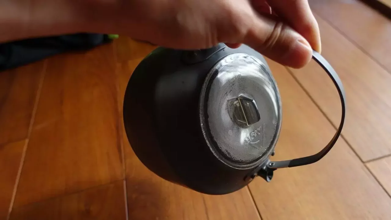 MSRアルミ製ティーポットの注ぎ口