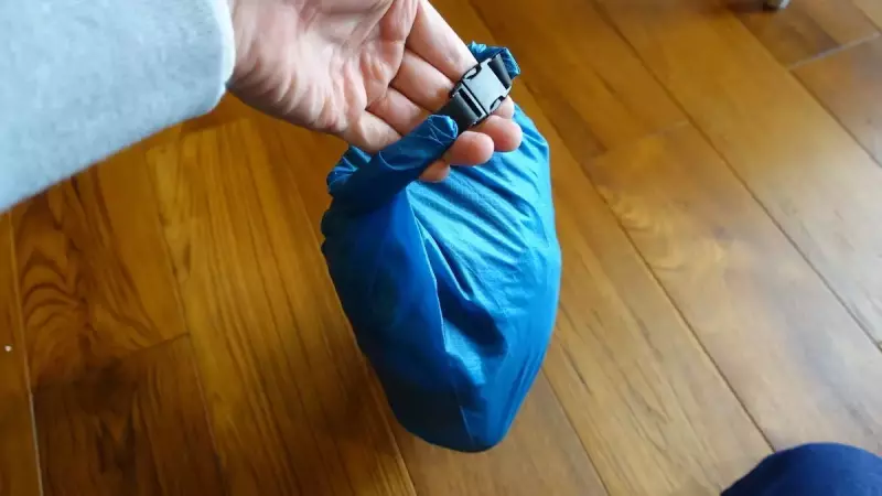 シルドライサックで荷物の出し入れ