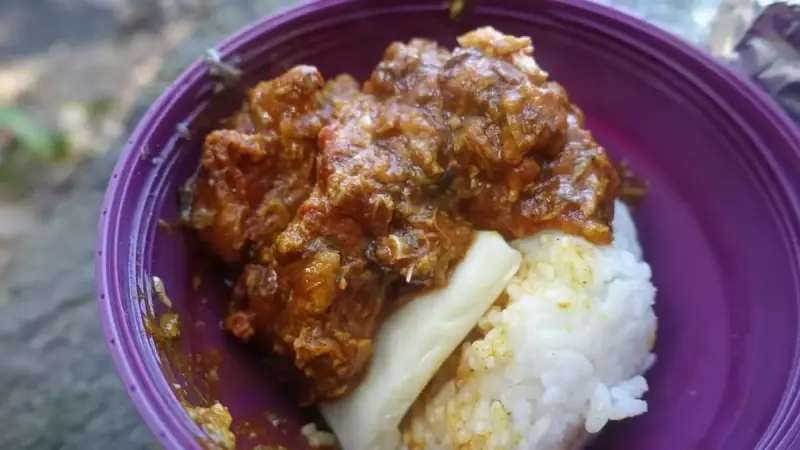 サバ缶で作る簡単山ごはん『サバ缶カレー』の作り方