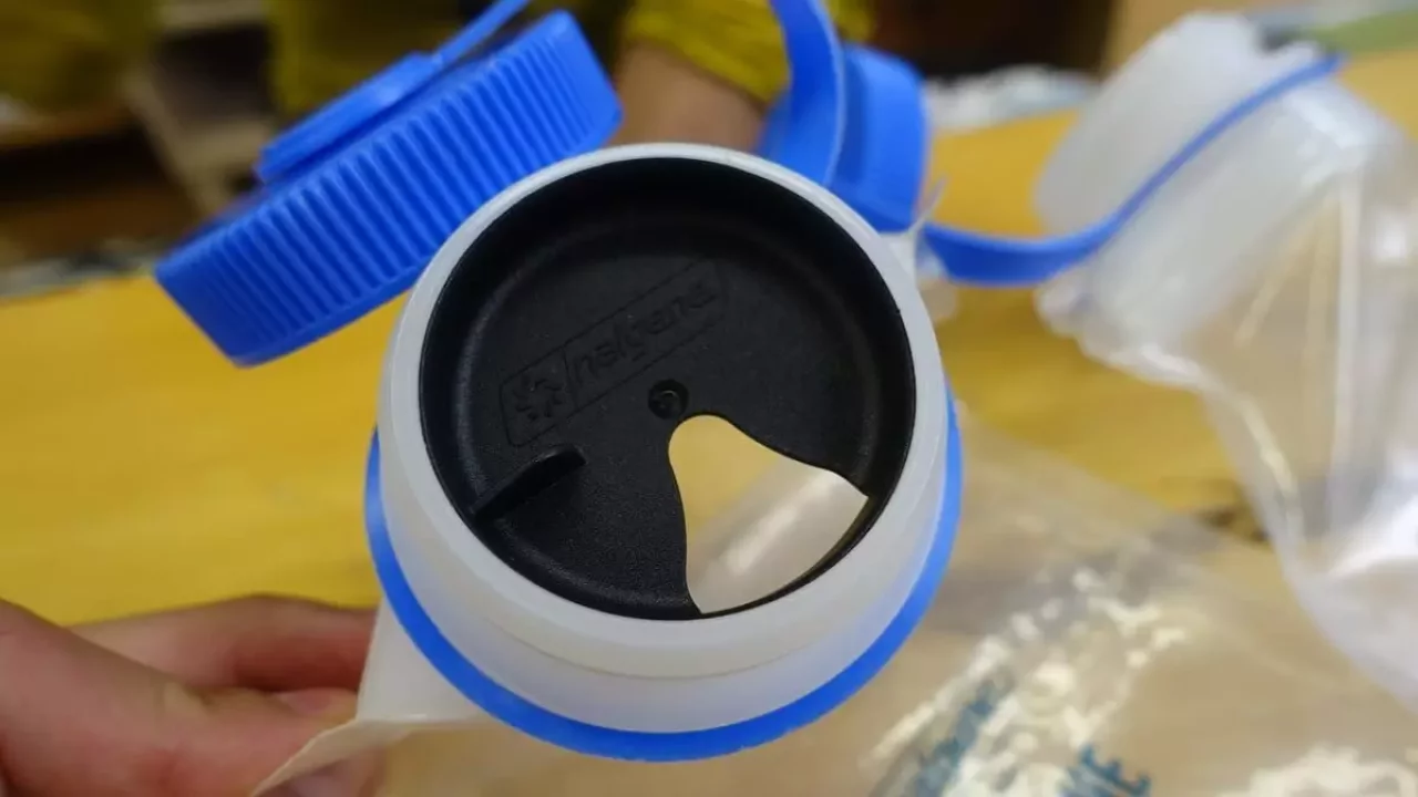 ナルゲンのフォールディングカンティーンのイージーシッパー