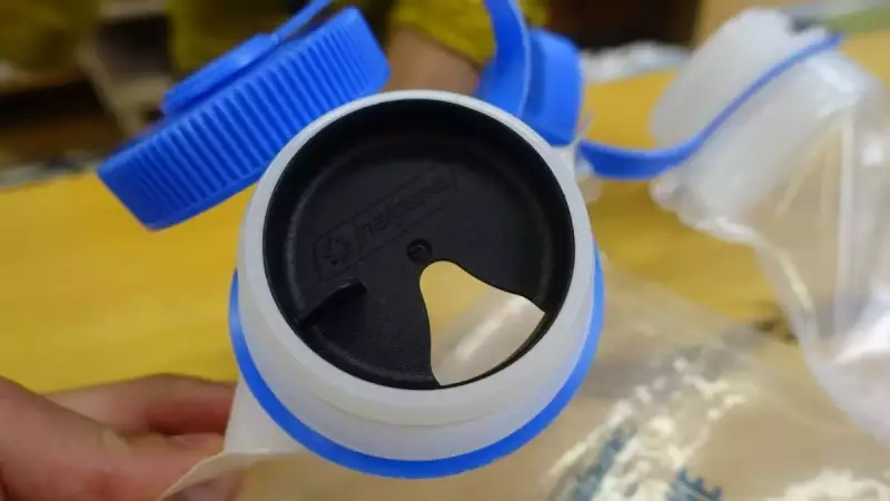 ナルゲンのフォールディングカンティーンのイージーシッパー