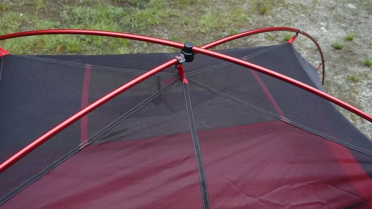 MSRのクロスポールは連結部分にスイベルという接続部品が使われている