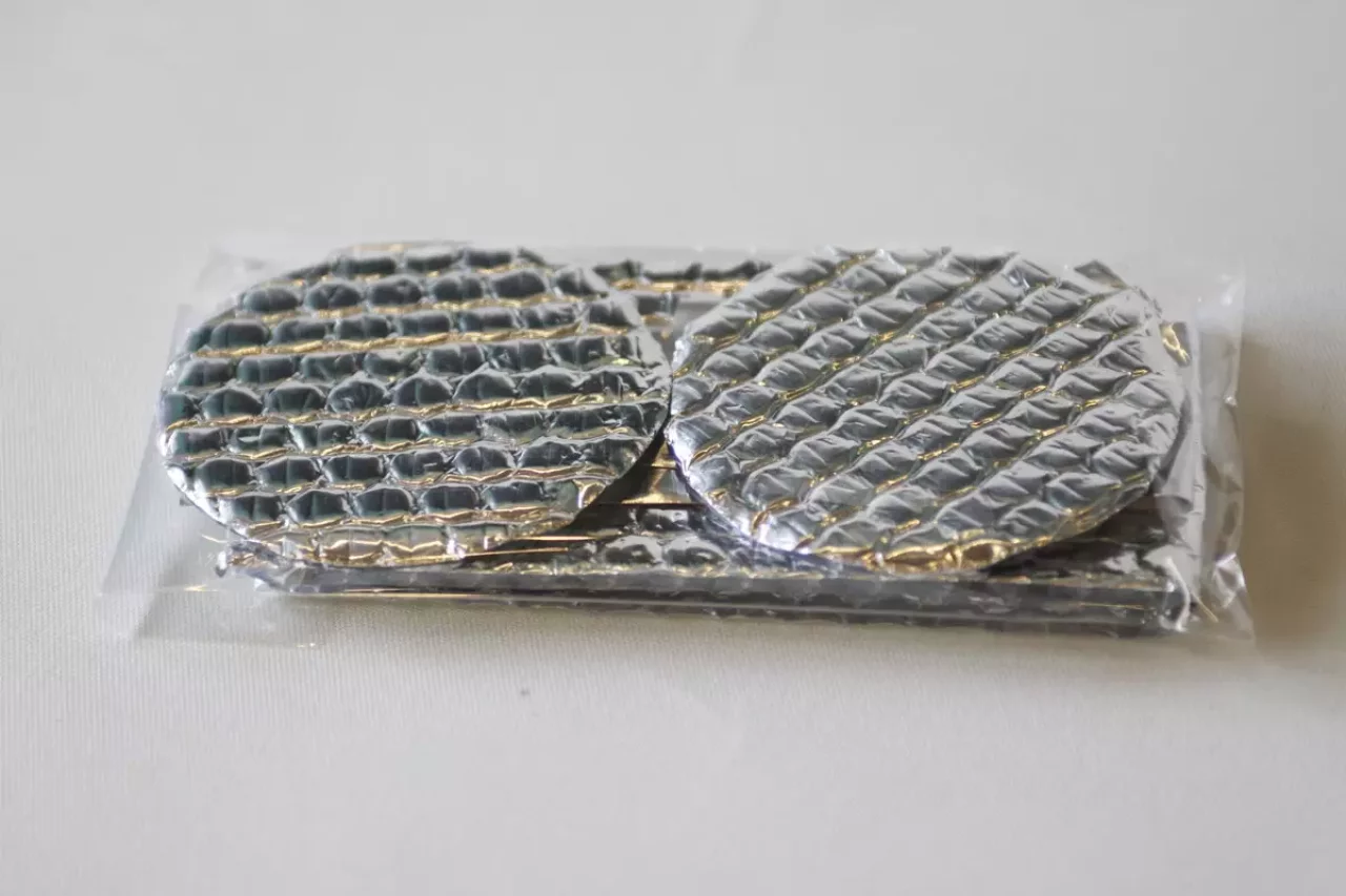 山旅スクリューロックコジーはアストロフォイルを使用