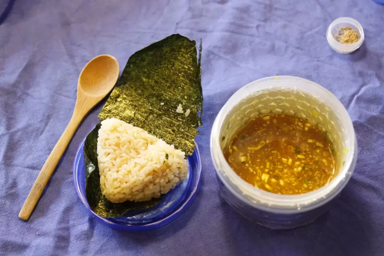 ジップロック スクリューロック730mlとアストロフォイル