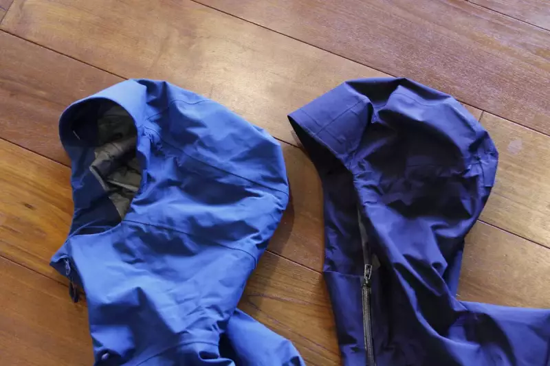 ヘルメット対応フード