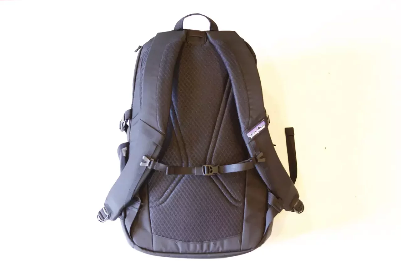 パタゴニアのザック 汗をかいてもすぐに乾くメッシュ素材