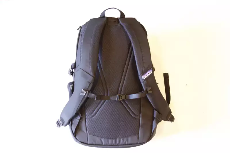 パタゴニアのザック 汗をかいてもすぐに乾くメッシュ素材