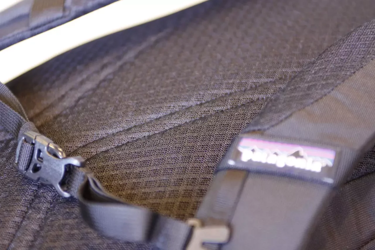 パタゴニアのザック 汗をかいてもすぐに乾くメッシュ素材