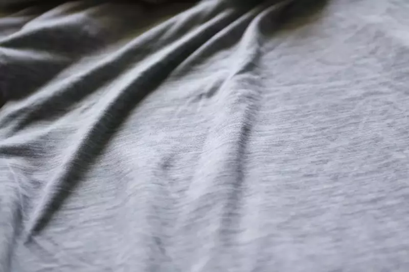 Amazonオリジナルのベースレイヤーの生地質