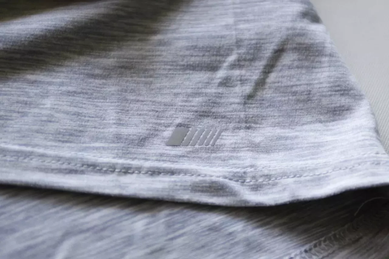 Amazonオリジナルのベースレイヤーの生地質