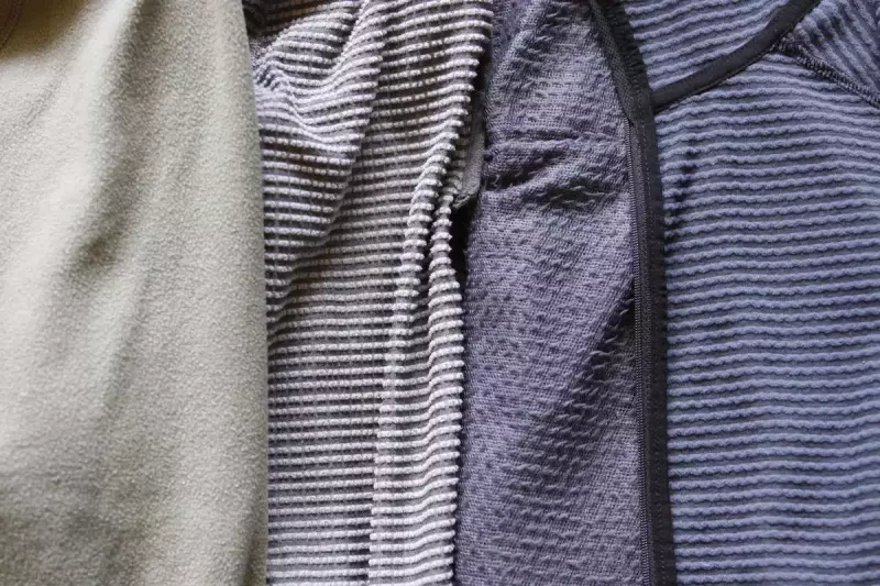 通気性に優れた薄手のミドルレイヤーが春・秋の登山におすすめの理由