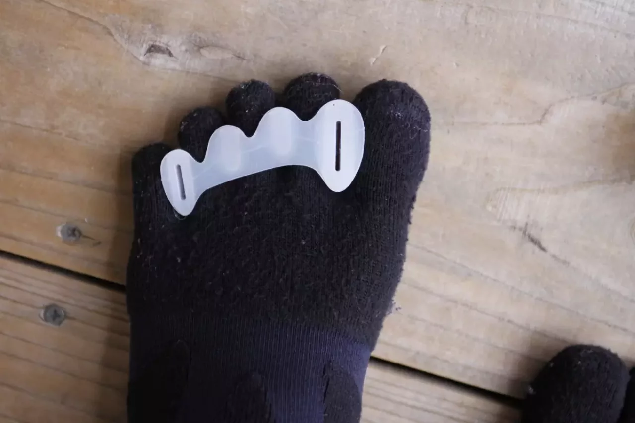 登山における足の悩みを解決-コレクトゥの足指スペーサー