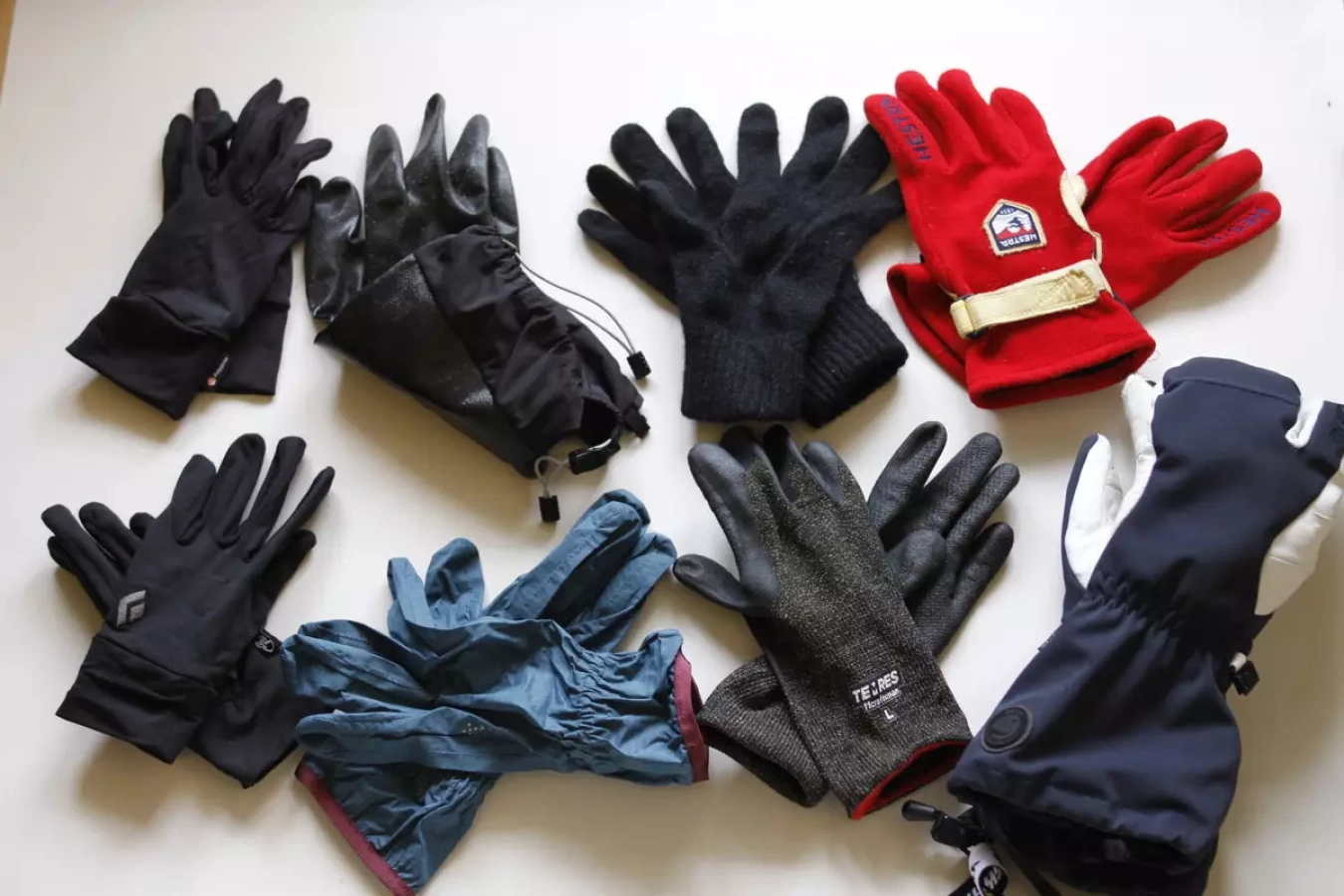 【安全な登山】登山グローブの選び方完全ガイド|7種類の特徴と季節別の組み合わせ