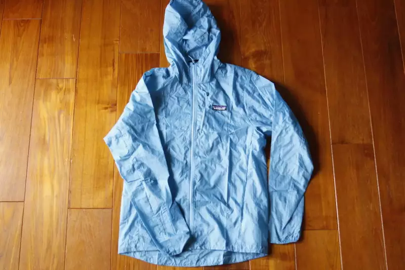 パタゴニアのウィンドブレーカーは「あって良かった!」アイテムの代表格
