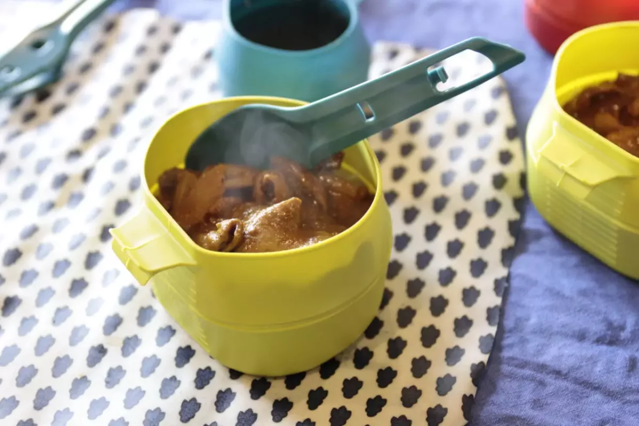 フォールダーカップでカレー