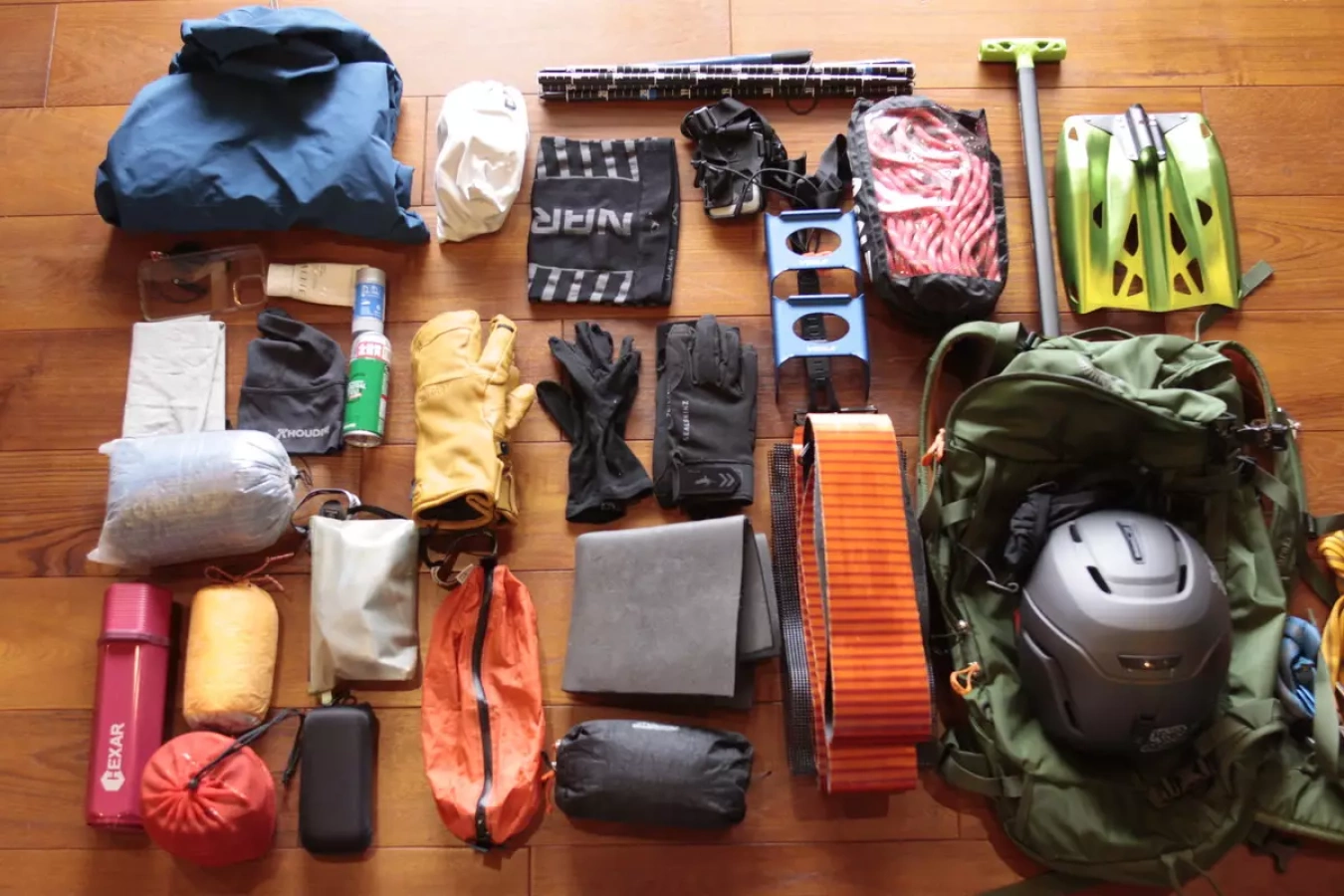 バックカントリースキー基本装備リスト-季節と日程で道具に変化を!