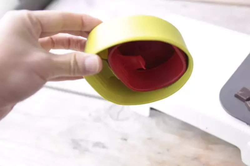 スタッキングした時にビッグサイズのつまみが小さいサイズの凹凸部分に引っかかって、ひっくり返しても落ちません。