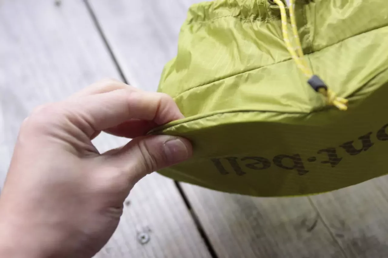 ゴーグルラップには緩衝材にE.V.A.スポンジが入っている