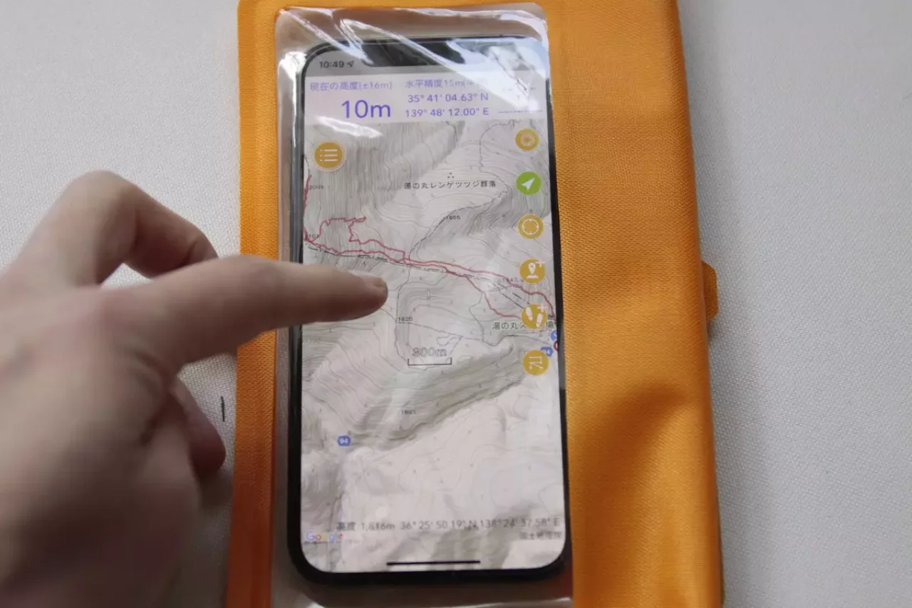 モンベルモバイルドライポーチ 入れた状態でスマホをタップしても指の反応も良く