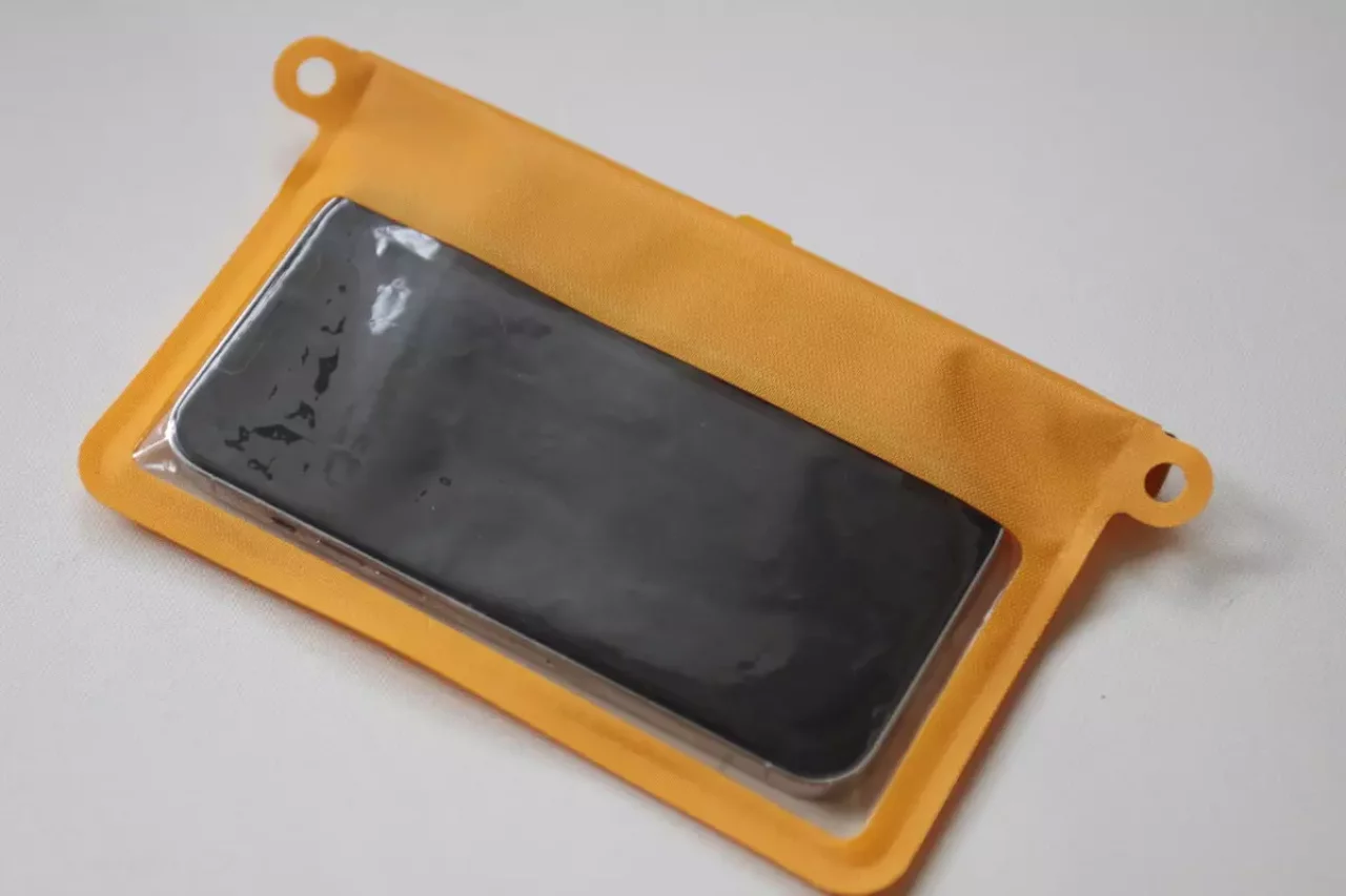 モンベルモバイルドライポーチの使い方4