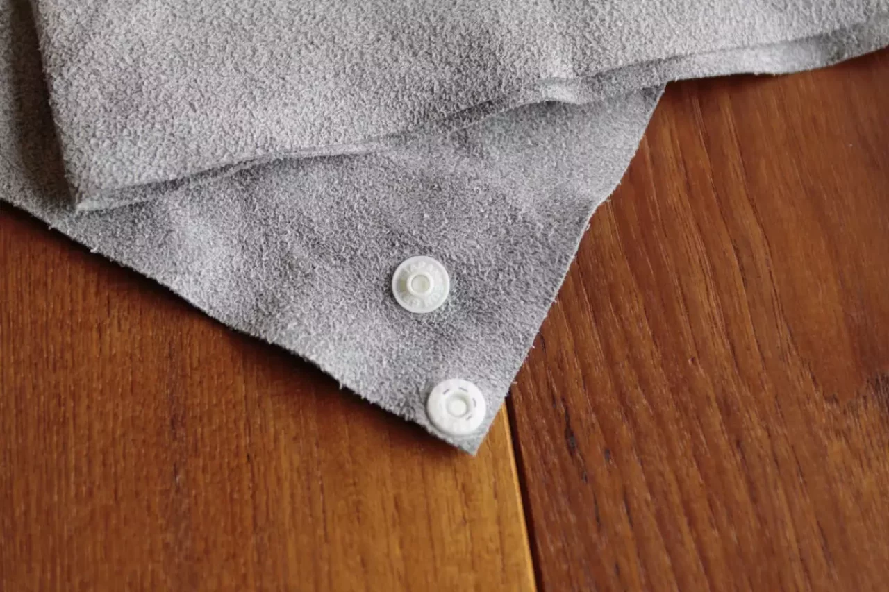 登山用タオルの持ち方-スナップボタンをタオルの隅に自分で取り付ける