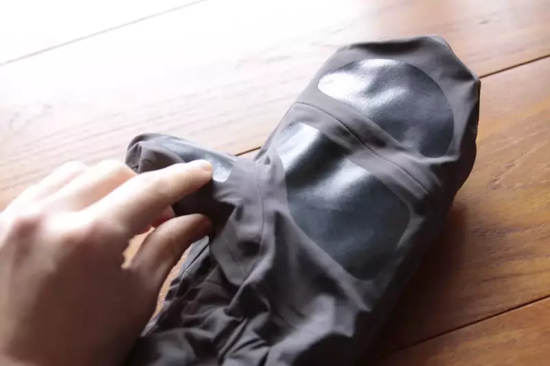 登山で活躍するオーバーグローブ-手のひらのグリップ力