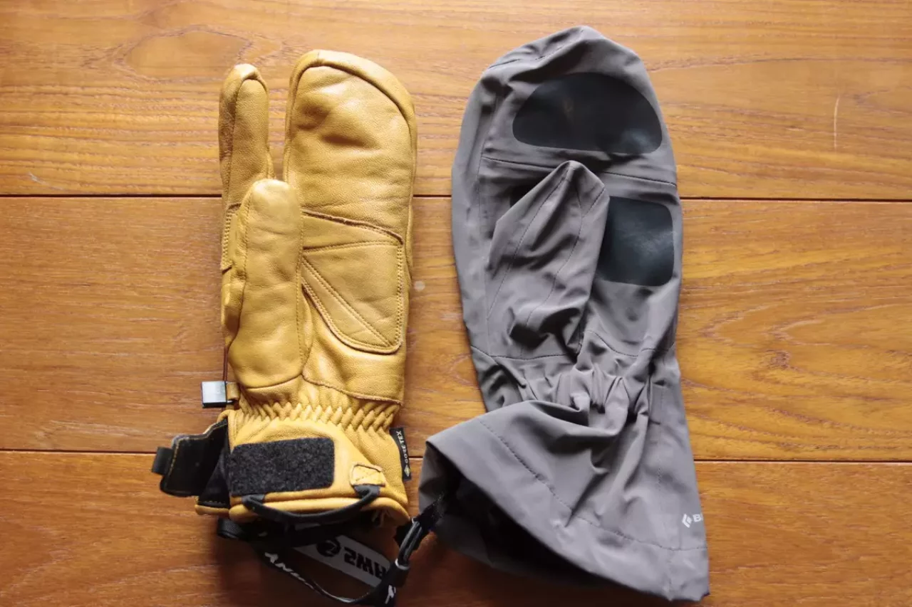 登山で活躍するオーバーグローブ-レイヤリング例