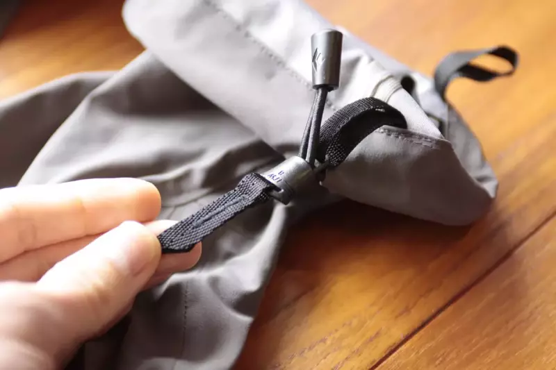 登山で活躍するオーバーグローブ-着脱のしやすさ