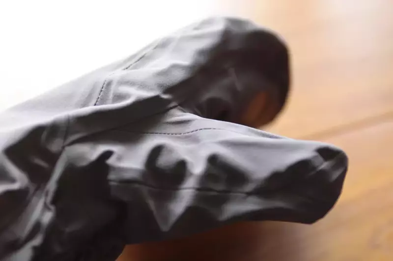 登山で活躍するオーバーグローブ-立体裁断