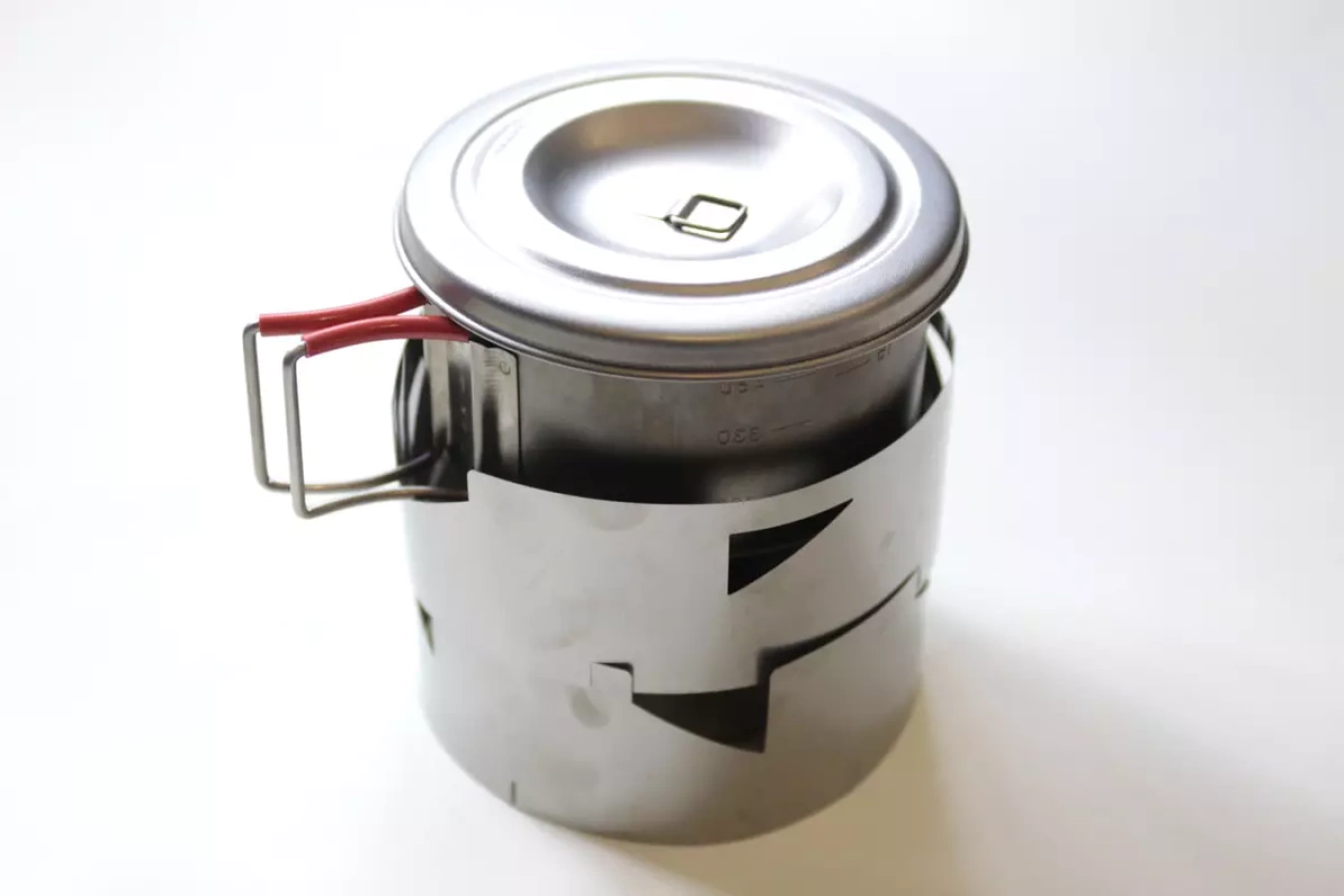 軽量コンパクトで風防ケースまでめちゃ使える『エバニューTiフーボー』