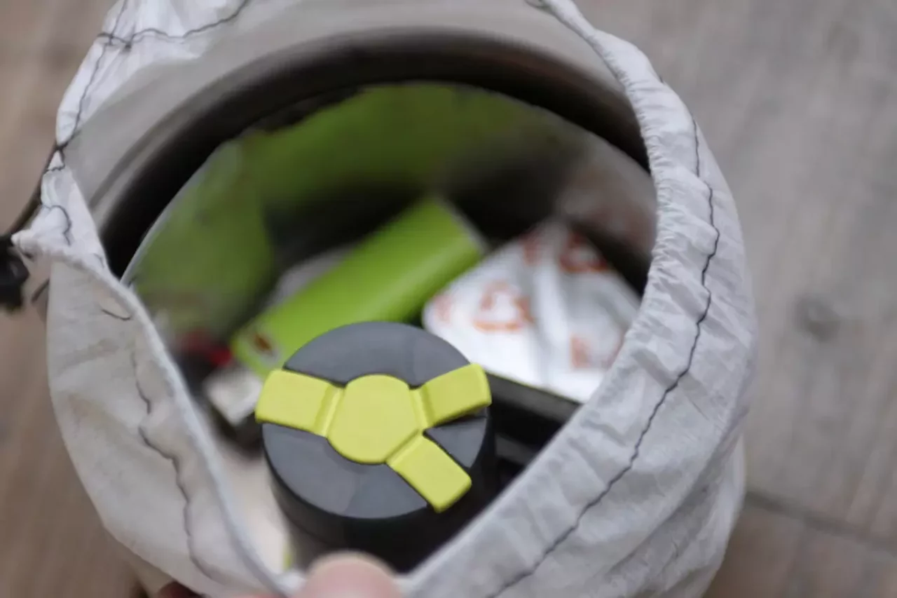 ウィルドゥのシェイカーをクッカーに入れてコンパクトに持ち歩く