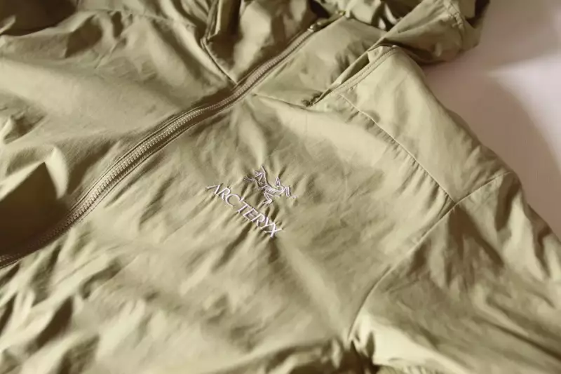 アークテリクス アトムSLフーディの特徴