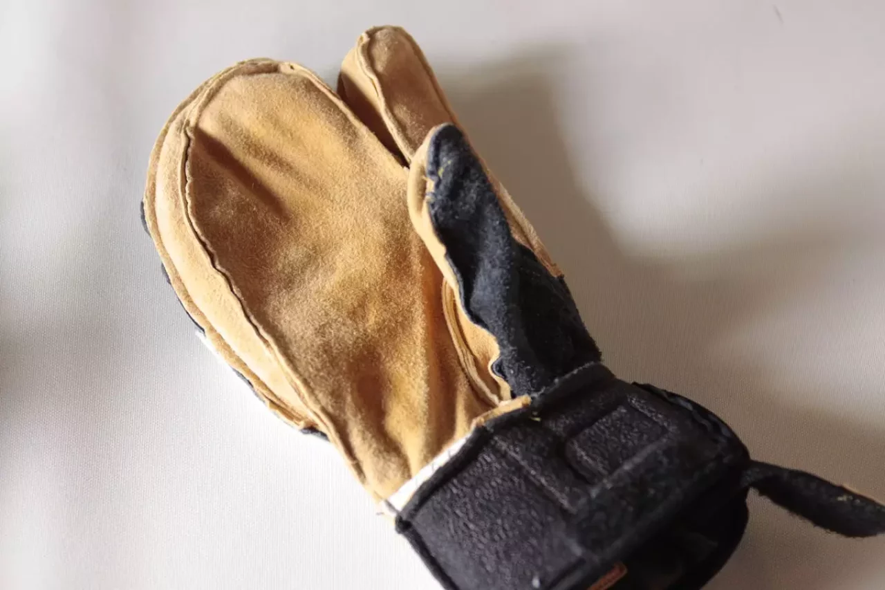 無駄な素材を省きシンプルな構造で丁寧に縫製されています。