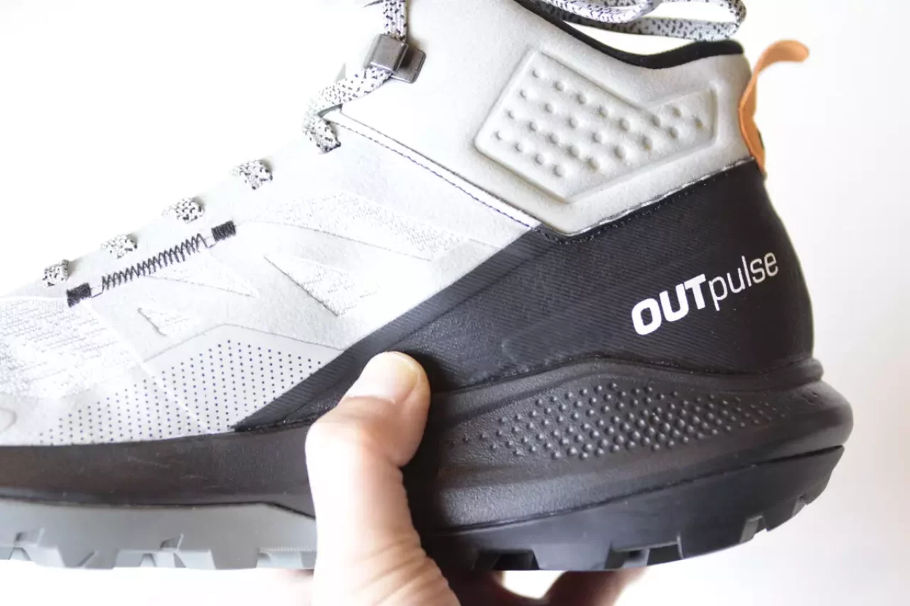 衝撃吸収と同時に反発力に変えるフューズサージ