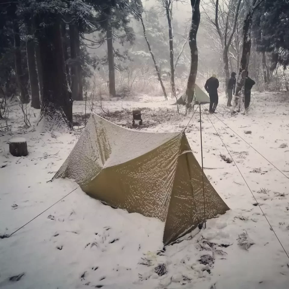 様々な季節の登山においてツェルトを活用