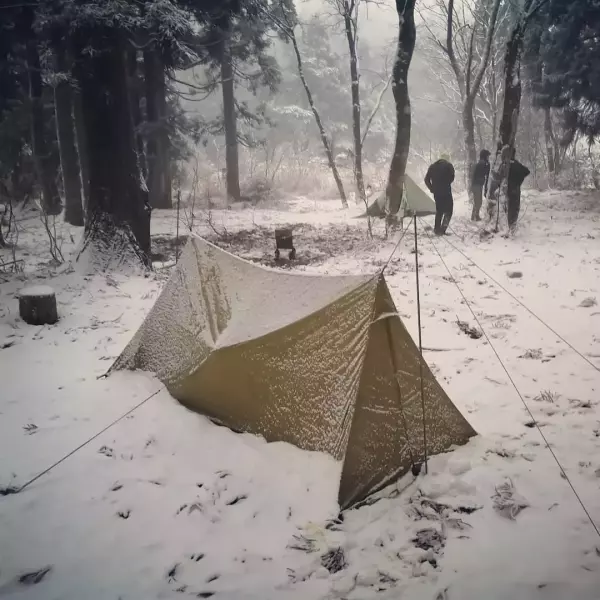 様々な季節の登山においてツェルトを活用