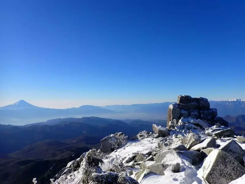 金峰山 山頂 富士山 冬