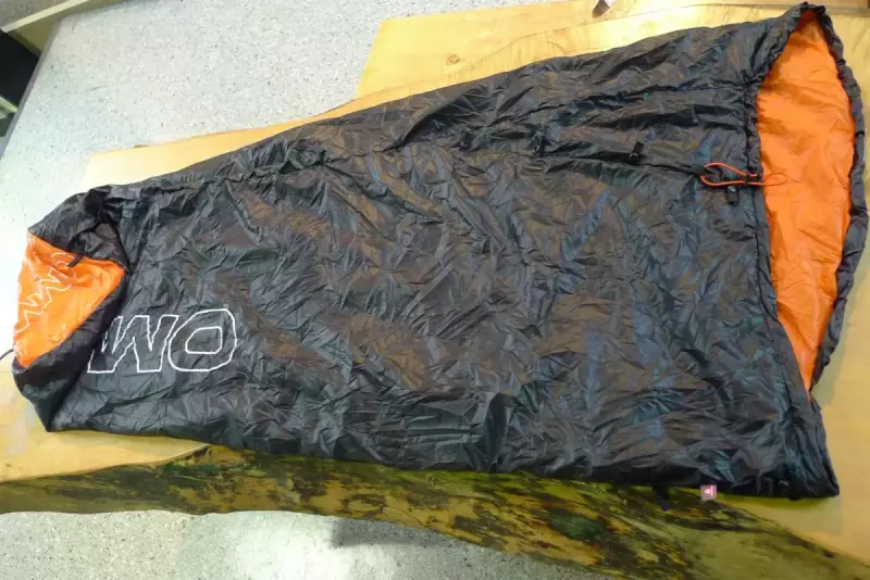 マウンテンレイドフードジャケット シュラフ