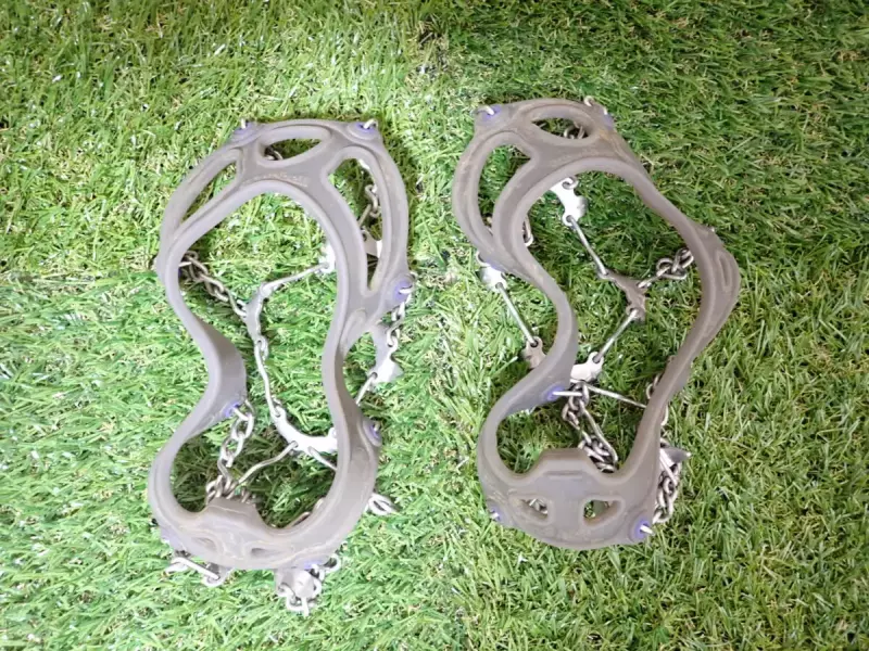 3月 登山 おすすめ 低山 チェーンスパイク