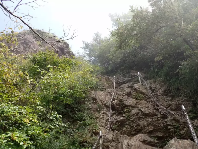 烏尾山 登山 登山道 鎖場